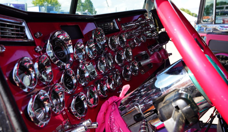 Semi Trucks Have A Wild Number Of Gauges – Here's What They're For