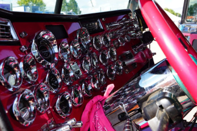 Semi Trucks Have A Wild Number Of Gauges – Here's What They're For