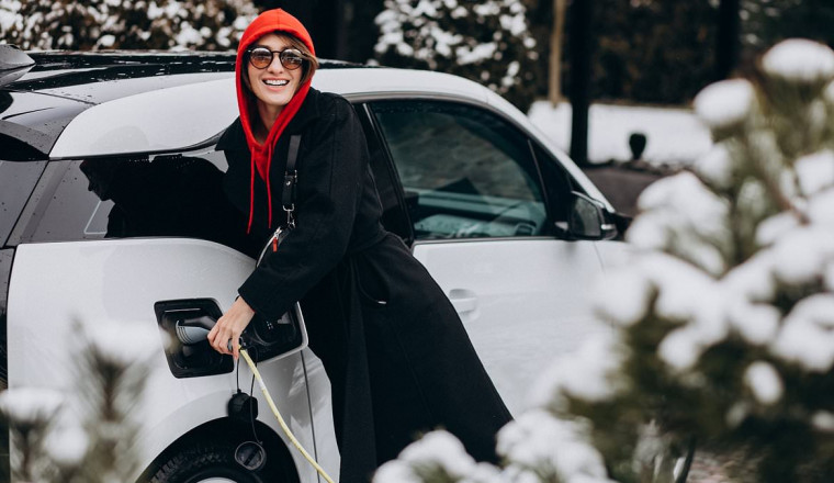 How electric car drivers can avoid charging queues when driving home for Christmas