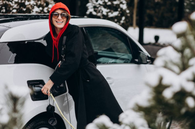 How electric car drivers can avoid charging queues when driving home for Christmas