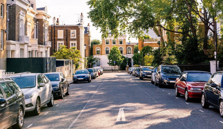 Driver 'introduces new technique to parallel parking' that has people 'taking notes'