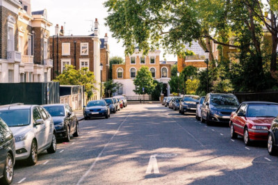 Driver 'introduces new technique to parallel parking' that has people 'taking notes'