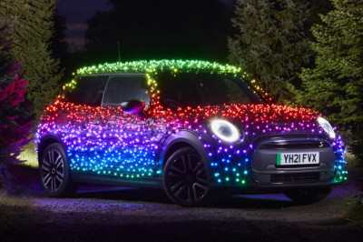 Is it illegal to put Christmas lights on your car?