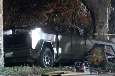 Tesla Door Malfunctions Have Led To 15 Deaths Following Crashes: Report