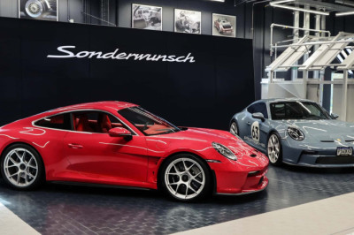 Whoops: Two Porsche 911 S/Ts Somehow Ended Up With the Same Badge