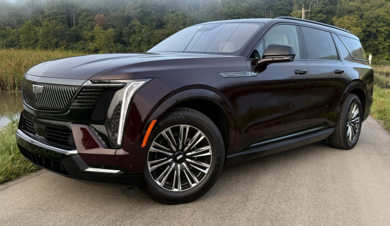 Driving The Cadillac Escalade-V And Escalade IQL Is A Reminder That EVs Shouldn't Be Cast Aside