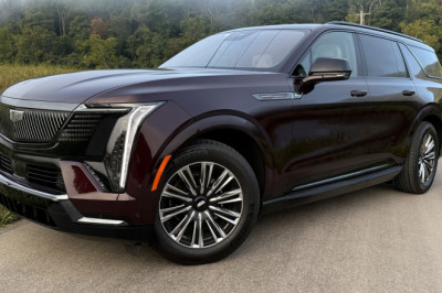 Driving The Cadillac Escalade-V And Escalade IQL Is A Reminder That EVs Shouldn't Be Cast Aside