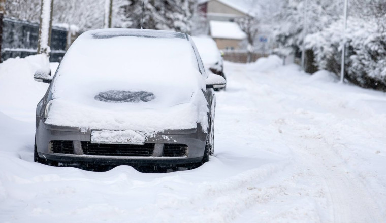 Experts say whether you should put windscreen wipers up or down as blizzards threaten UK