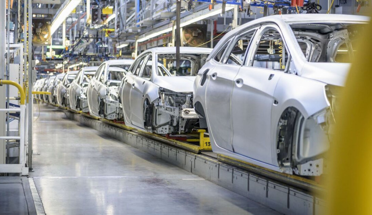 Car industry in crisis as ‘wave of redundancies’ expected in 2026
