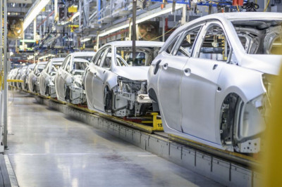 Car industry in crisis as ‘wave of redundancies’ expected in 2026