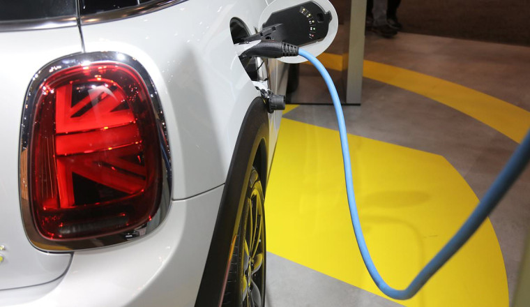 UK electric car charging point rollout goes into reverse as experts warn of stark North-South divide