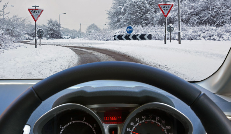 How to drive safely on ice and snow