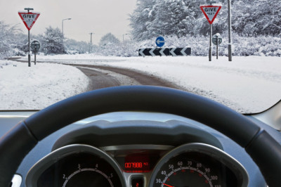 How to drive safely on ice and snow