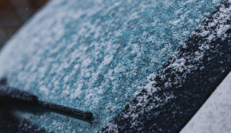 Kitchen item that clears frozen windscreens in seconds