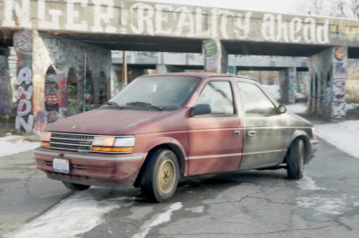 This Minivan Doesn't Know Whether It's Coming Or Going, Which Is Why It's Awesome