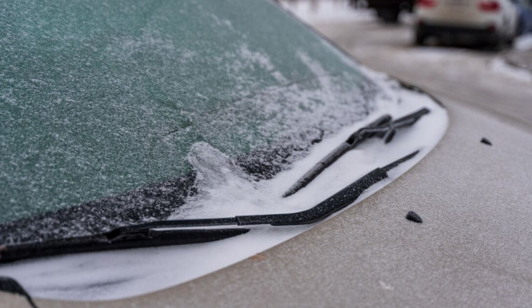 De-ice your car windscreen in seconds using 1 kitchen item — not boiling water