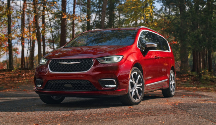 2026 Chrysler Pacifica Pinnacle Review: Top of the Line, But Past Its Peak