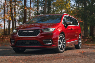 2026 Chrysler Pacifica Pinnacle Review: Top of the Line, But Past Its Peak