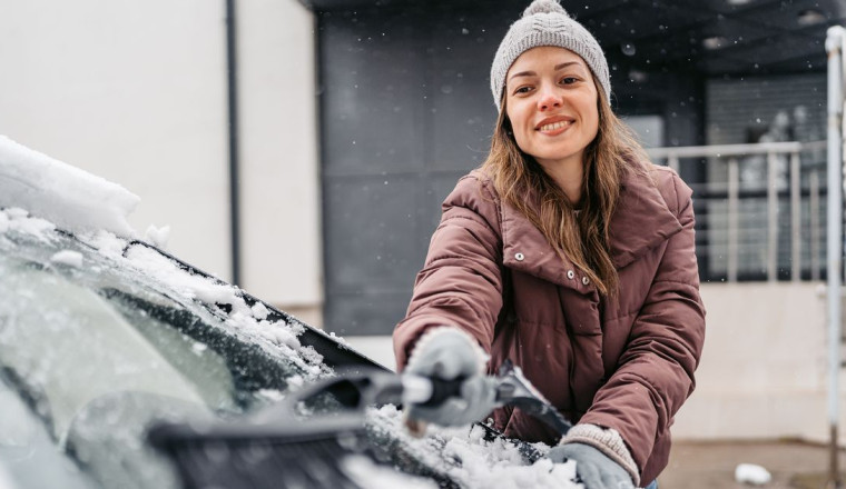 AA confirms 'quickest' way to defrost car windscreen in morning