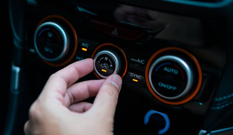 Car button trick quickly defrosts windscreen in minutes with no scraping
