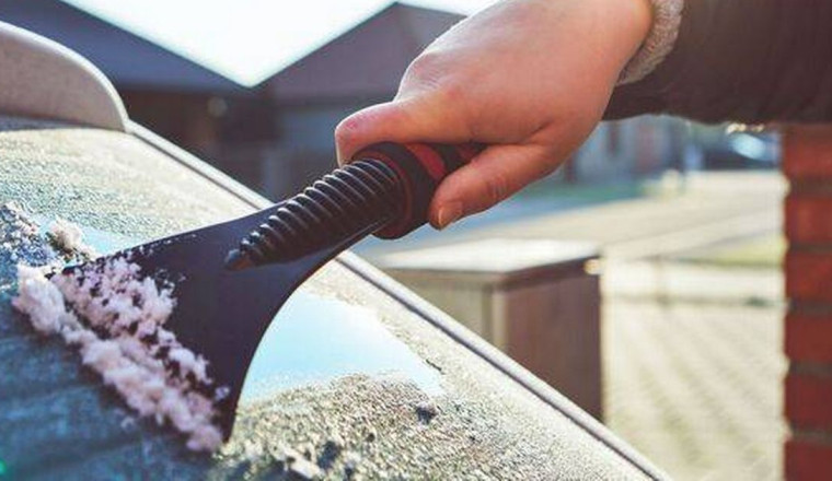 Stop windscreen freezing on inside by removing 1 item from car in January