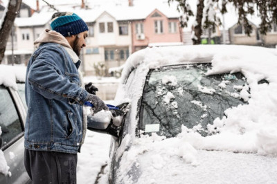Drivers urged to defrost windscreens carefully