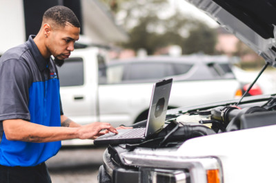 Ford Pays This Technician $160,000 A Year, So Why Can’t It Fill 5,000 Jobs?