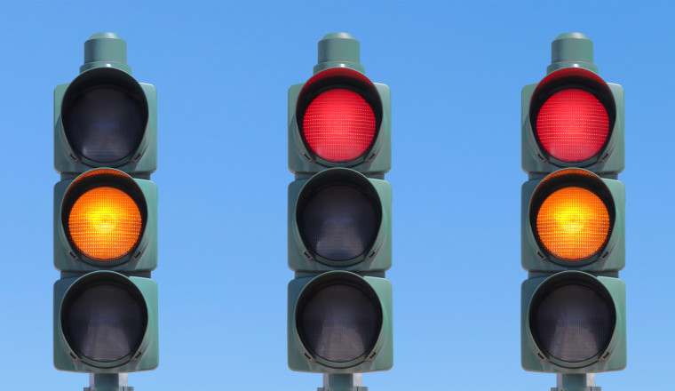 Why European Traffic Lights Show Red And Yellow At The Same Time