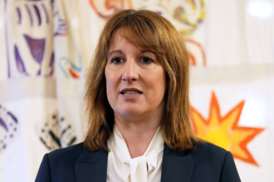 Rachel Reeves pay-per-mile plot in tatters as drivers ditch EVs