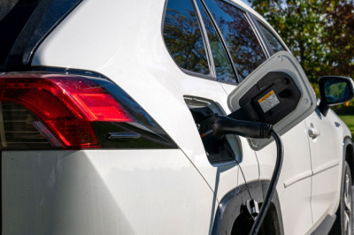 Your Plug-In Hybrid Is Polluting More If You Aren’t Charging It Up