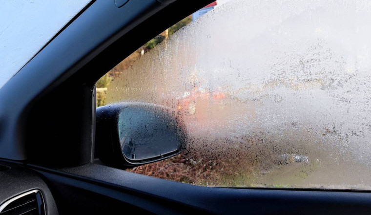 AA tells all drivers to press 1 button to demist cars quickly