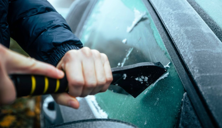 RAC tells all drivers to use 1 button to defrost frozen car windows