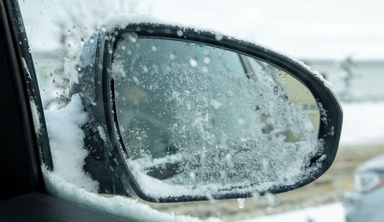 RAC urges drivers to use 1 button to defrost frozen car windows