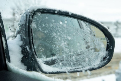 RAC urges drivers to use 1 button to defrost frozen car windows