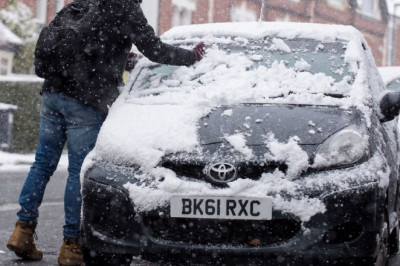 You've been defrosting your car wrong - dad shows cheap and easy way to do it