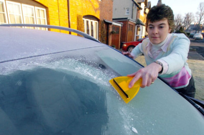Frost melts away from car windscreens when you use NASA engineer's 4-step method