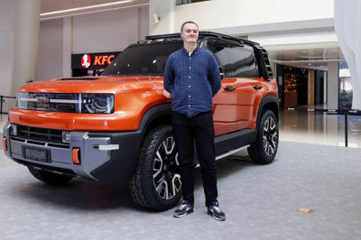 Geely’s building an AI-powered PHEV Defender fighter set for the UK