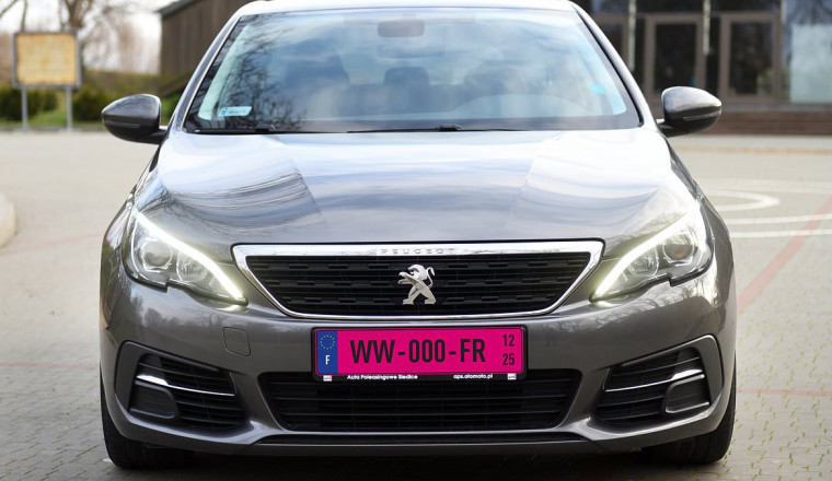 Why are cars in France using PINK number plates?