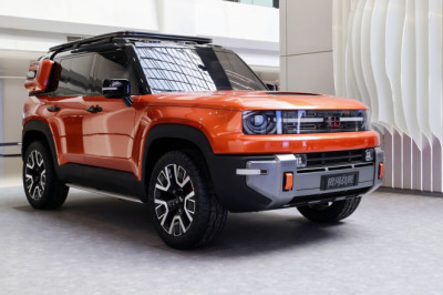 Geely’s building this plug-in hybrid Defender fighter for the UK in 2028