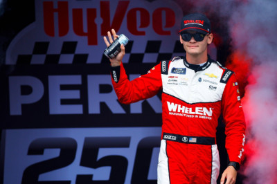 Jesse Love flips across the Chili Bowl Nationals finish line (Video)