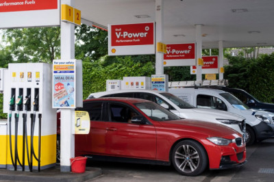 Mum finds perfect solution to every parent's petrol station problem