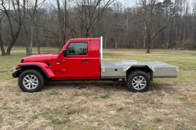 This Jeep Gladiator Tray-Bed Conversion Is the Perfect Overlanding Starter Kit