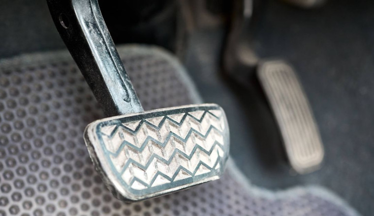 AA tells all motorists to put 1 item on feet when driving in January
