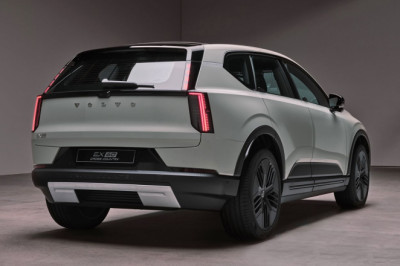 New Volvo EX60 gets up to 680hp, 500-miles range