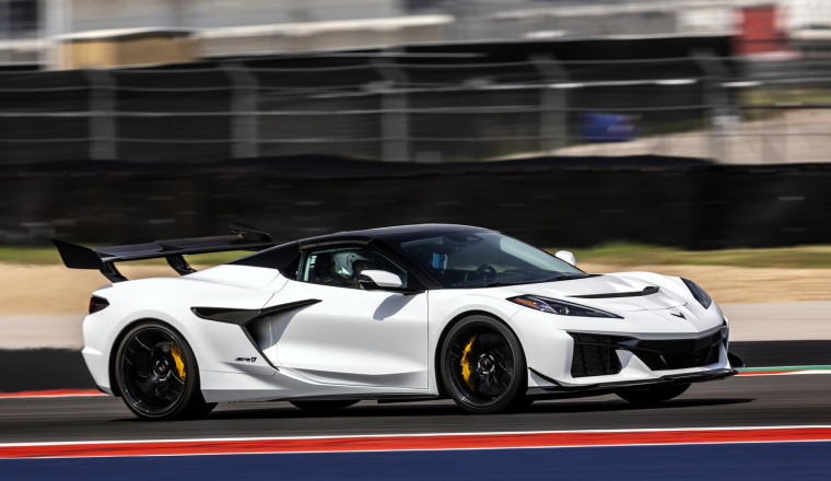 The Difference Between The Corvette Z06 LT6 And ZR1 LT7 V8s