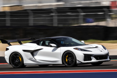 The Difference Between The Corvette Z06 LT6 And ZR1 LT7 V8s