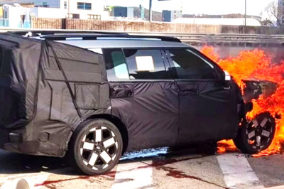 Something Went Awfully Wrong With This Facelifted Santa Fe Prototype