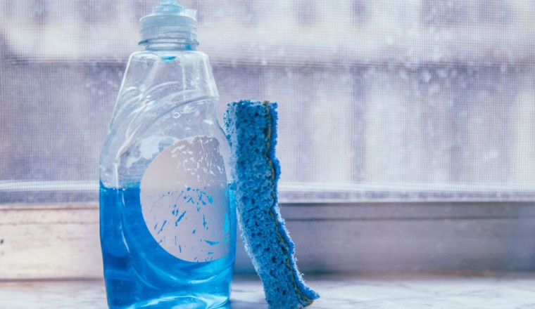 Drivers urged to put washing up liquid on cars 