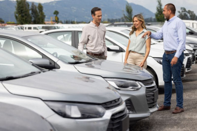 AA warns drivers 'don't fall into a trap' when buying next car