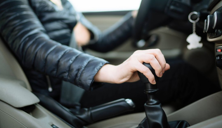Driving instructor shares 7-word rule to help remember gear changes